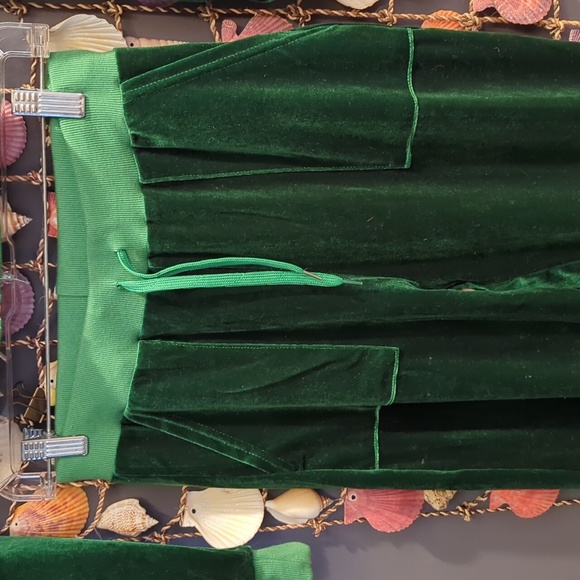 Green velour track suit with cropped jacket and flare pants - Picture 2 of 3